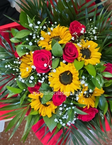 Bouquet di girasoli e rose rosse