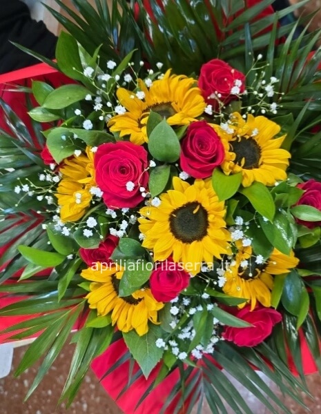 Bouquet di girasoli e rose rosse